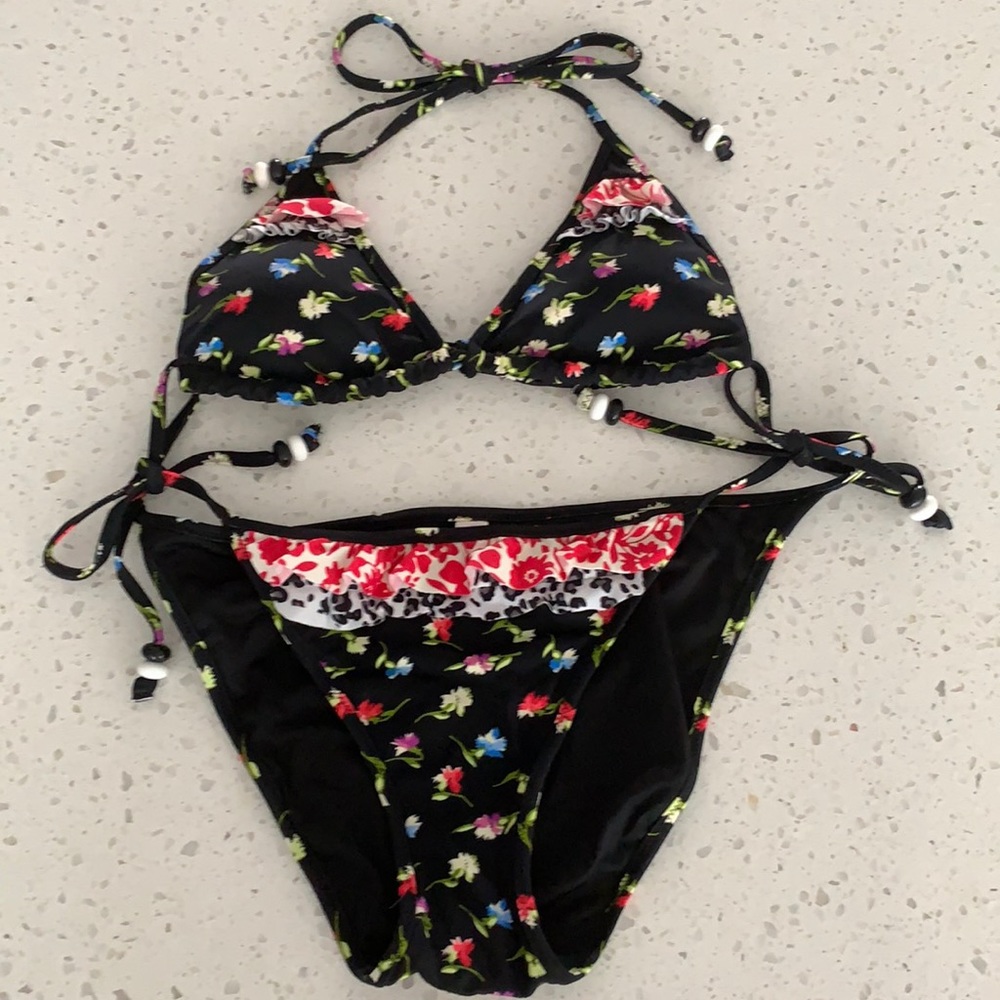 NWOT VICTORIA’S SECRET Floral Triangle Top Bikini